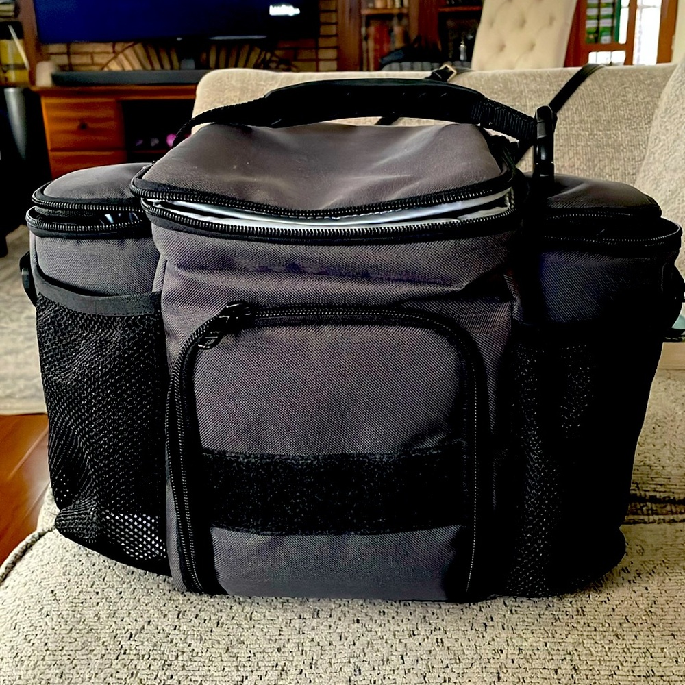 Bear komplex lunchbox. Multiple compartments. Excellent condition.